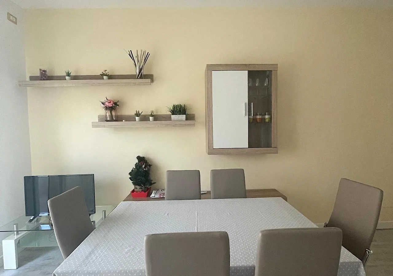 La Magnolia Apartments III Poppy 代森扎诺-德尔加达