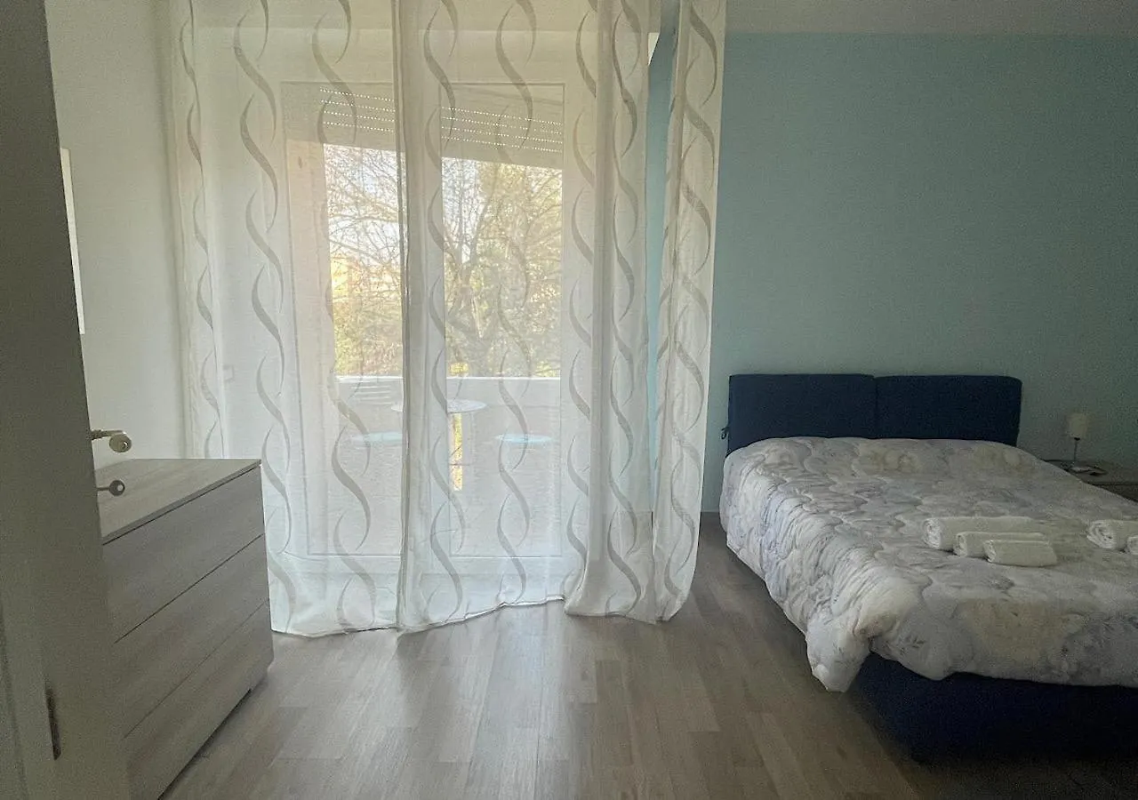 La Magnolia Apartments III Poppy 代森扎诺-德尔加达