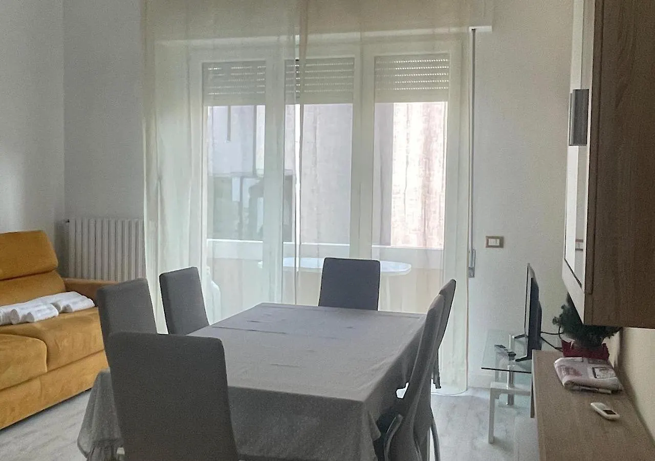 La Magnolia Apartments III Poppy 代森扎诺-德尔加达