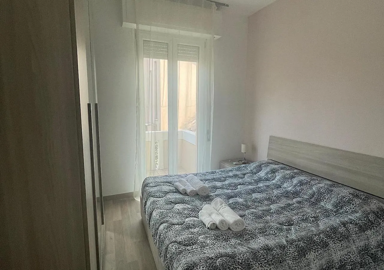 La Magnolia Apartments III Poppy 代森扎诺-德尔加达 0*,  意大利